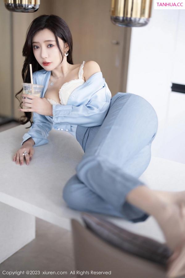 王馨瑶  [XiuRen]高清写真图 2023.07.21 No.7123 王馨瑶yanni 无内肉丝第33张图片